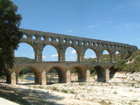 ローマ帝国の残した最大の水道橋ポン・デュ・ガール