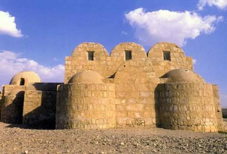 【アムラ城】イスラーム期ウマイヤ王朝時代、王族の狩猟時の休憩所